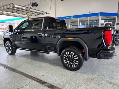 Used 2024 GMC Sierra 2500 Denali Ultimate AWD/4WD image 5