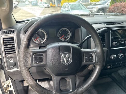 Used 2014 RAM 3500 Tradesman w/ Chrome Appearance Group AWD/4WD image 17