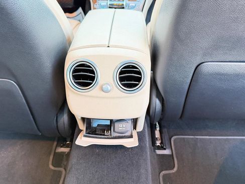 Used 2016 Mercedes-Benz C 300 4dr Sdn C 300 4MATIC image 36