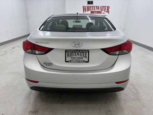 Used 2015 Hyundai Elantra SE w/ Option Group 02 FWD image 3