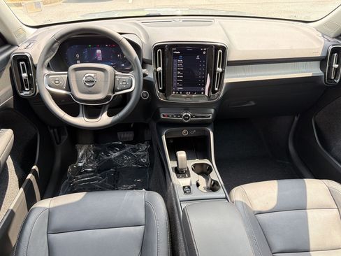 Used 2025 Volvo XC40 B5 Core AWD/4WD image 25