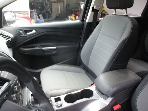 Used 2016 Ford Escape SE image 12