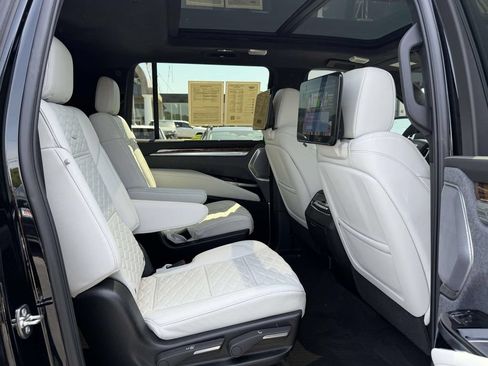 Certified 2026 Cadillac Escalade ESV Platinum Sport w/ LPO, ONYX Package AWD/4WD image 13