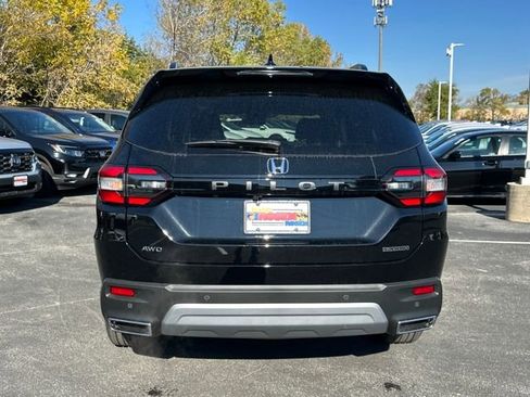 New 2025 Honda Pilot Touring image 4