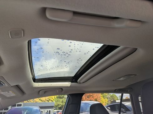 Used 2025 Toyota Corolla Cross XLE image 19