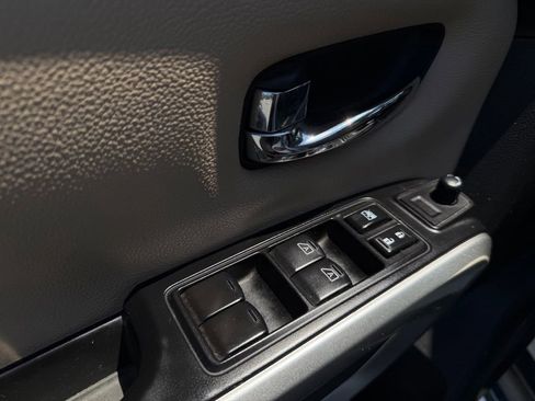 Used 2018 Nissan Titan SV w/ SV Convenience Package RWD image 13