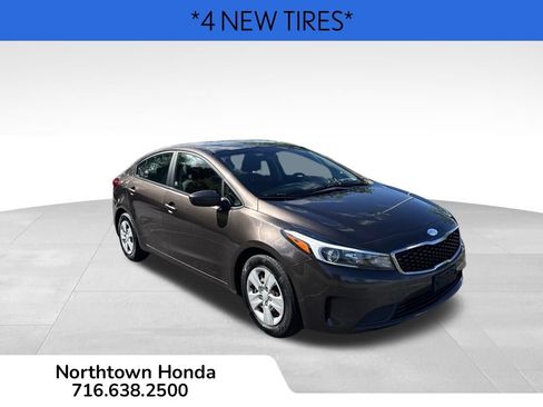 Used 2017 Kia Forte LX w/ LX Popular Package FWD image 2