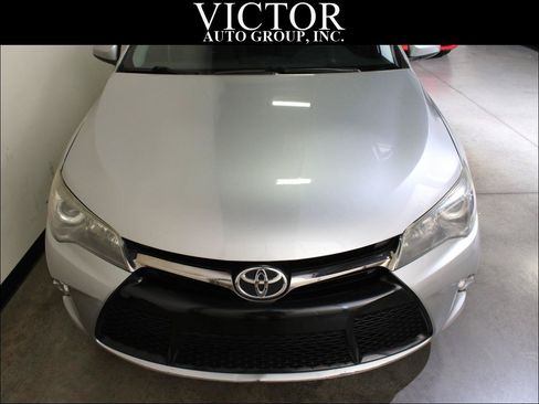 Used 2017 Toyota Camry SE FWD image 3