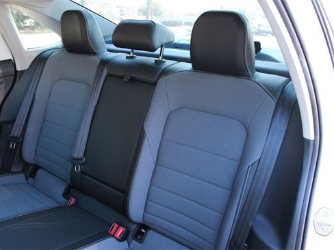 Certified 2025 Volkswagen Jetta SE image 32