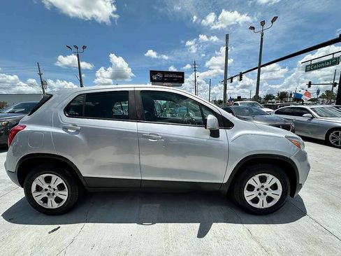 Used 2018 Chevrolet Trax LS FWD image 4