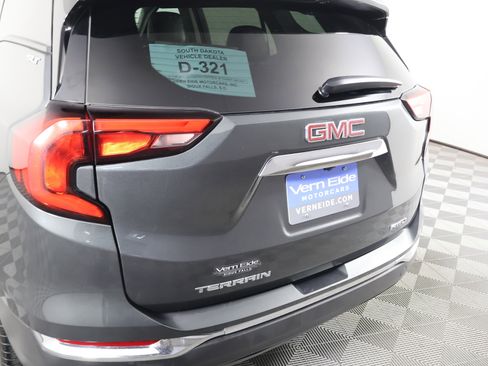 Used 2021 GMC Terrain SLT image 15