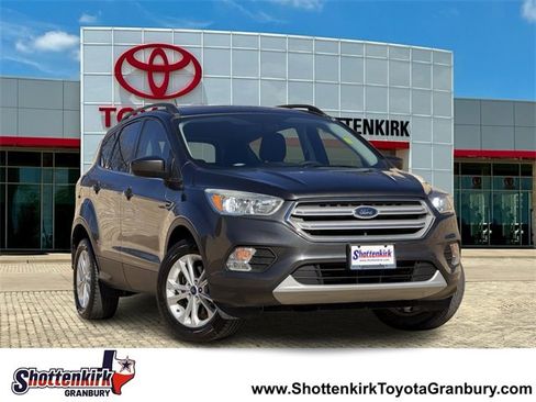 Used 2018 Ford Escape SE w/ SE Sync 3 Package image 1