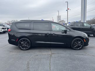 Used 2025 Chrysler Pacifica Limited video 1