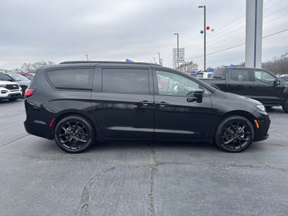 Used 2025 Chrysler Pacifica Limited