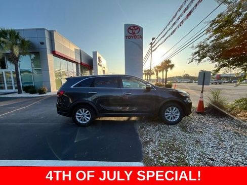 Used 2019 Kia Sorento FWD image 2