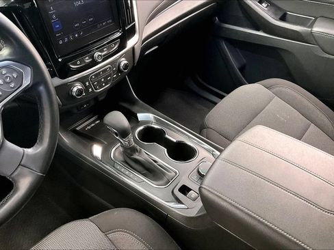 Used 2023 Chevrolet Traverse LT FWD image 16