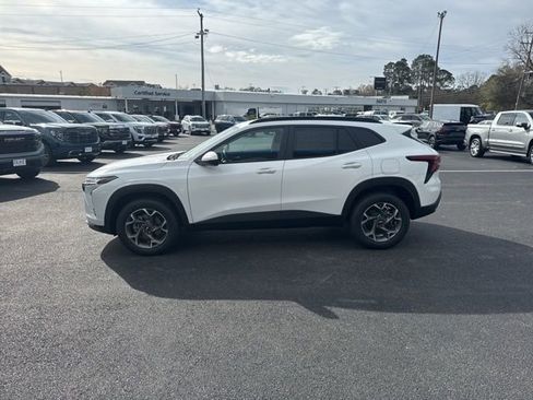 New 2026 Chevrolet Trax LT w/ Driver Confidence Package image 15