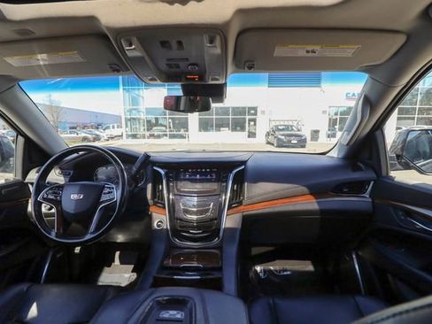 Used 2019 Cadillac Escalade Luxury image 56
