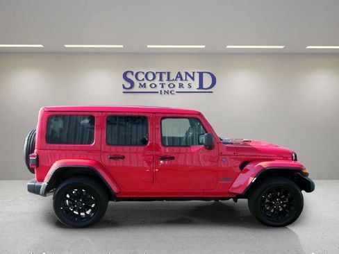 Used 2025 Jeep Wrangler Unlimited Sahara w/ Safety Group AWD/4WD image 5