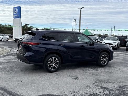 Used 2023 Toyota Highlander XLE image 7