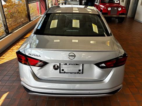Used 2024 Nissan Altima 2.5 S image 13