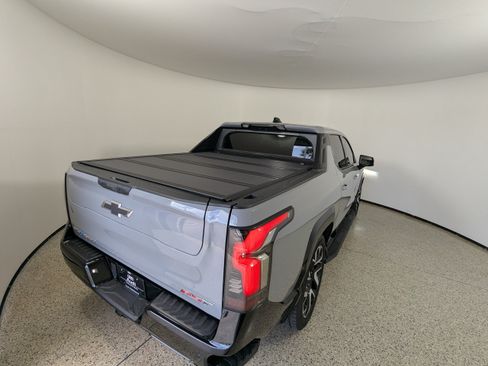 Used 2025 Chevrolet Silverado EV RST AWD/4WD image 8