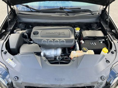 Used 2019 Jeep Cherokee Latitude w/ Popular Appearance Group FWD image 28