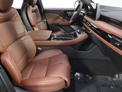 New 2026 Lincoln Aviator Reserve image 16
