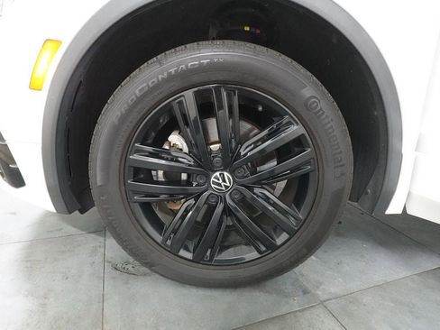 Used 2022 Volkswagen Tiguan SE R-Line AWD/4WD image 32