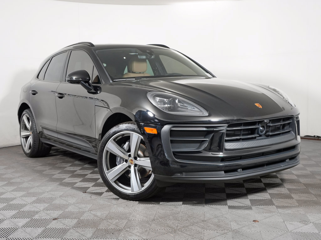 Certified 2024 Porsche Macan w/ Premium Plus Package AWD/4WD image 9