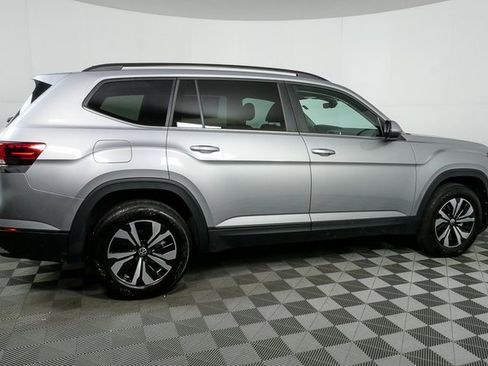 Certified 2025 Volkswagen Atlas SE image 28