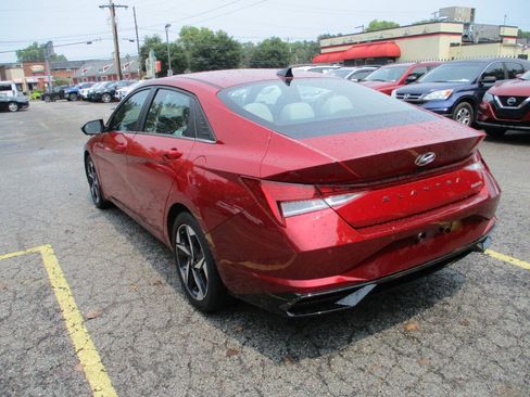Used 2022 Hyundai Elantra Limited FWD image 2