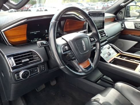 Used 2019 Lincoln Navigator Reserve AWD/4WD image 18