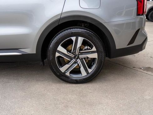 Certified 2023 Kia Sorento EX image 30