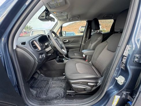 Certified 2023 Jeep Renegade Latitude image 9