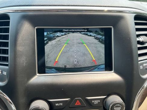 Used 2018 Jeep Grand Cherokee Laredo AWD/4WD image 18