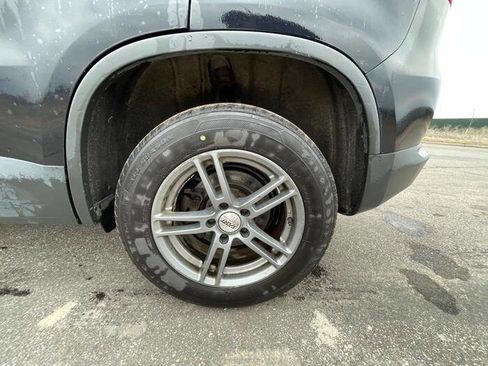 Used 2016 Volkswagen Tiguan S image 14