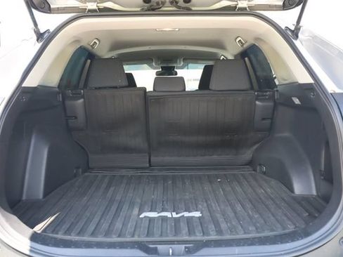 Used 2021 Toyota RAV4 LE AWD/4WD image 29