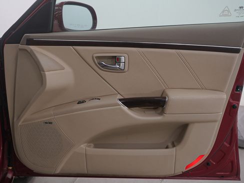 Used 2010 Hyundai Azera Limited image 9