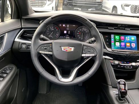 Used 2023 Cadillac XT6 Premium Luxury w/ Technology Package image 5