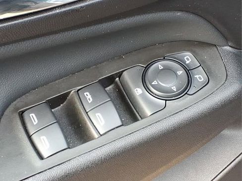 Used 2024 Chevrolet Equinox LT FWD image 16