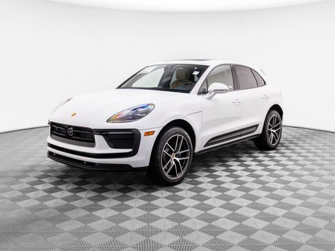 Certified 2025 Porsche Macan image 1