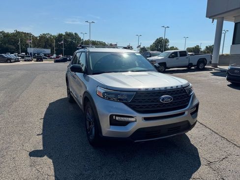 Used 2024 Ford Explorer XLT w/ Equipment Group 202A AWD/4WD image 1