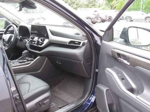 Used 2023 Toyota Highlander Platinum AWD/4WD image 19