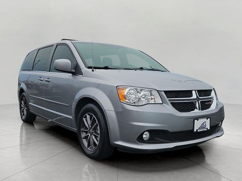 Used 2017 Dodge Grand Caravan SXT w/ Rear Park Assist Package FWD image 1