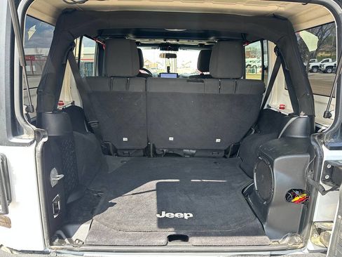 Used 2012 Jeep Wrangler Unlimited Rubicon w/ Connectivity Group AWD/4WD image 38