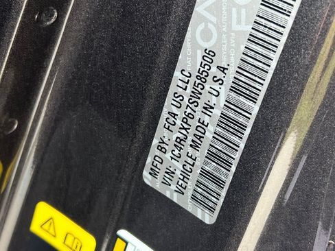 Used 2025 Jeep Wrangler Unlimited Sahara AWD/4WD image 28