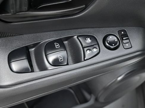 Used 2025 Nissan Kicks Play S FWD image 4