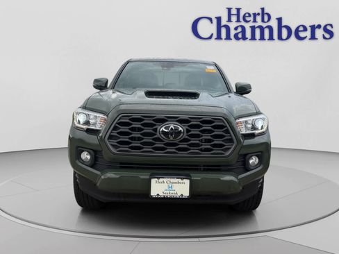 Used 2022 Toyota Tacoma TRD Sport w/ Technology Package AWD/4WD image 2