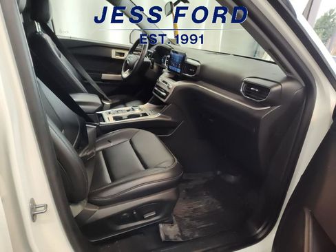 Used 2024 Ford Explorer XLT w/ Equipment Group 202A image 6